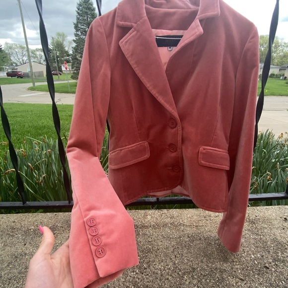 Blazer - Picture 4 of 5